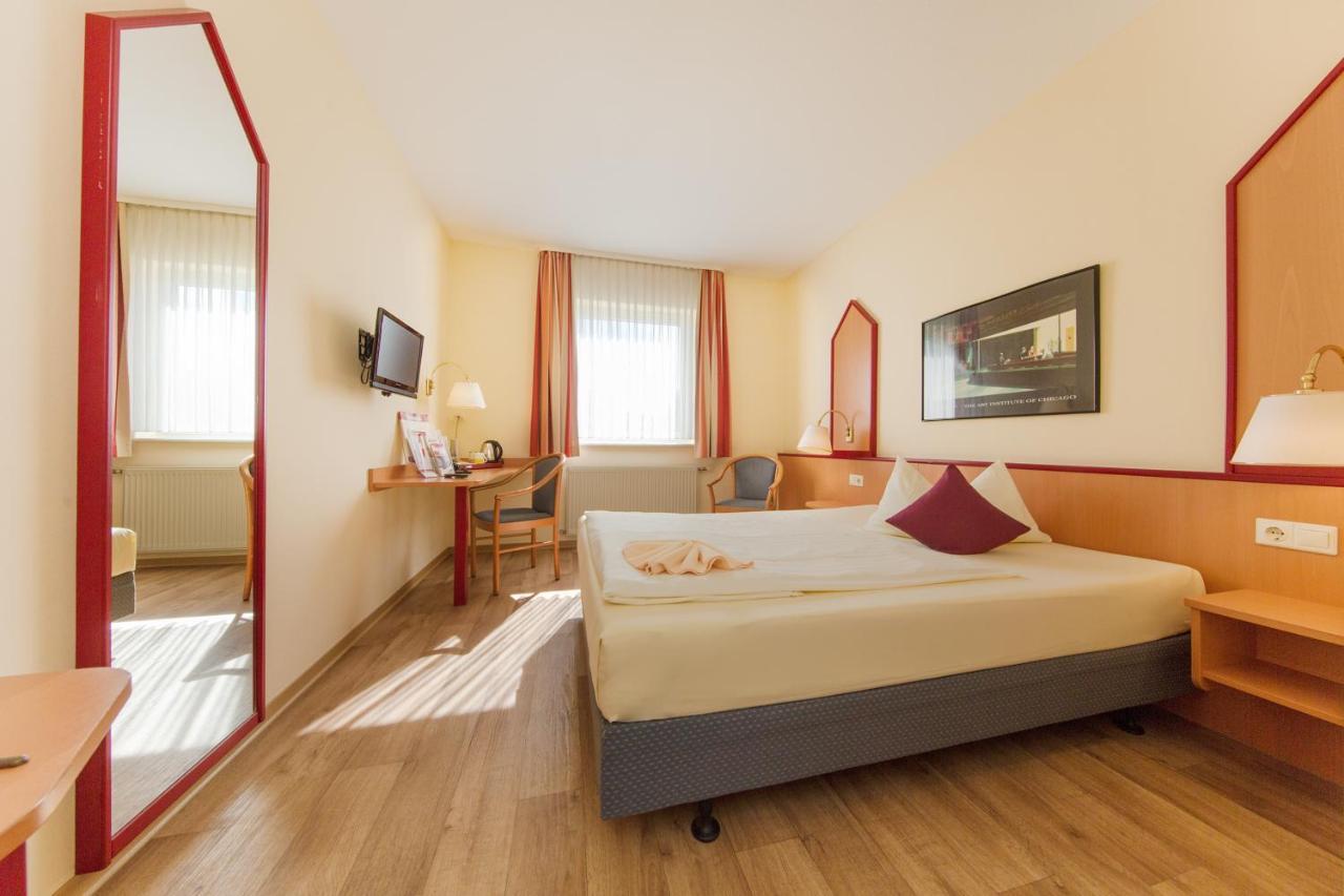 Hotel Montana Diemelstadt Esterno foto