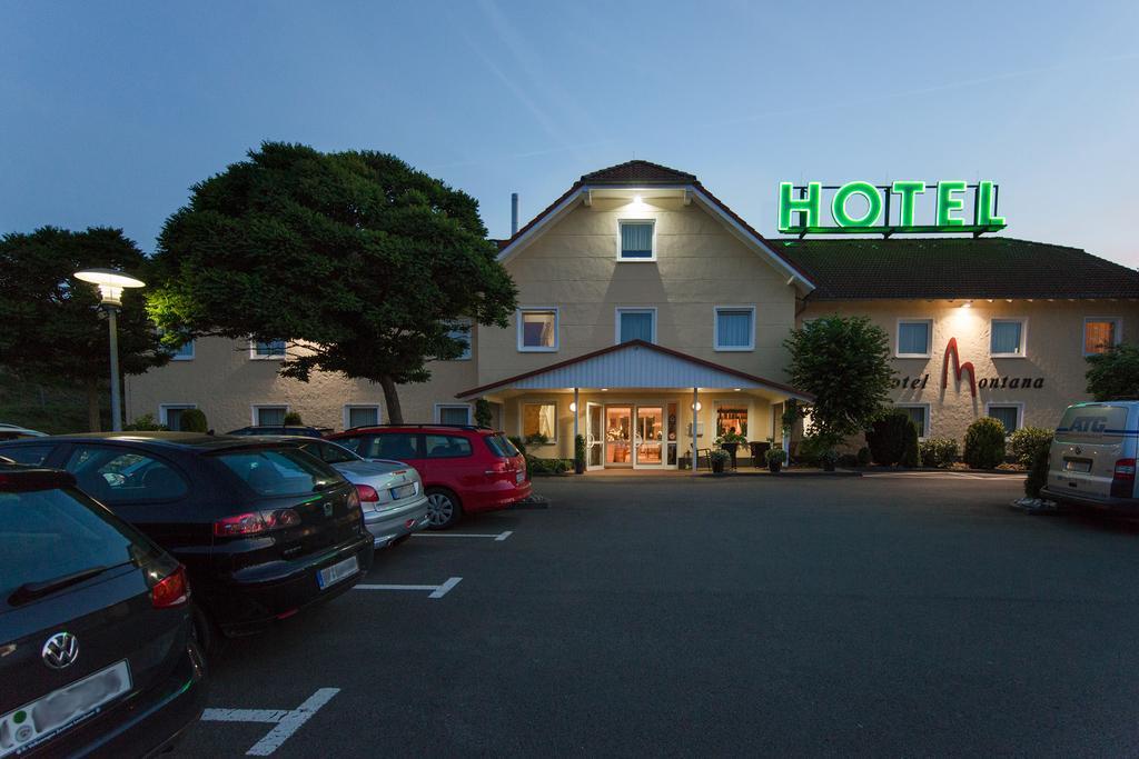 Hotel Montana Diemelstadt Esterno foto